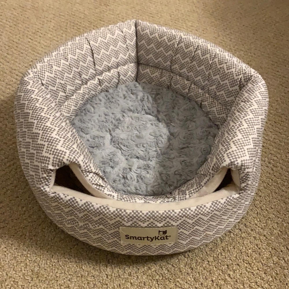 Cat igloo hideout